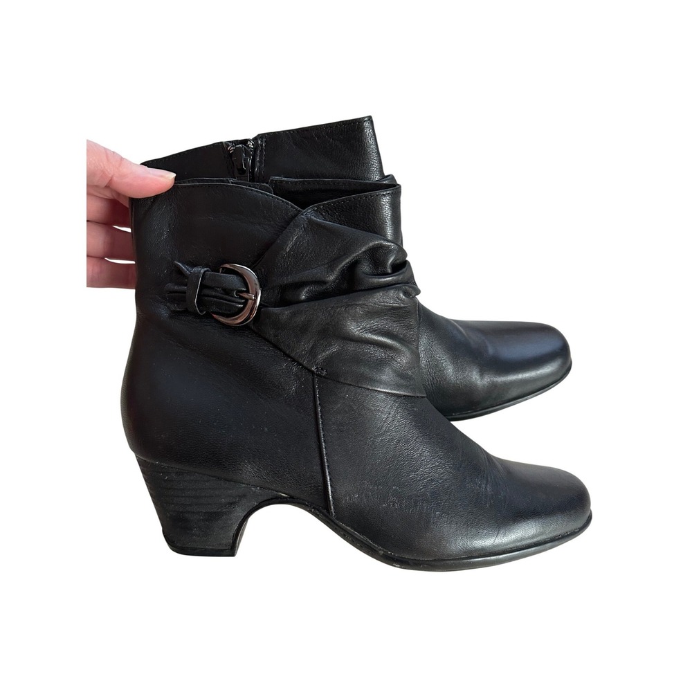 Clarks Black Leather Ruched Ankle Boots Buckle Side Block Heel Women Size 8.5 N‎